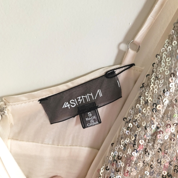 4Sienna,‎ Kamila Romper, "White" (Silver Sequin/Cream Lining), Size Small - Picture 7 of 9